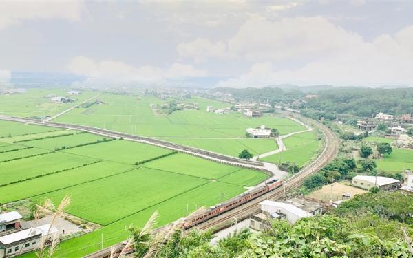 苗栗旅遊｜買一送一.大山車站.鄭漢步道.芋泥球DIY一日