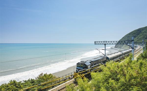 藍皮環島｜慢遊海線~雙老爺全程含餐·打卡喔熊村·海濱拉拉車·成功旗魚·搭EMU美學列車3日｜饕客推薦