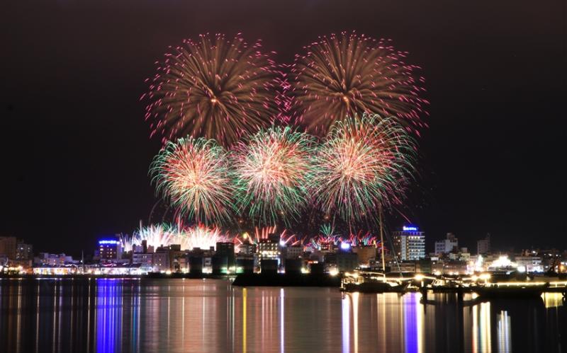 澎湖旅遊｜【澎湖花火節►獨家雄獅之夜►繽紛海世界】東海巡禮．北環百年古蹟．花火船．星級品牌飯店三日｜台中出發