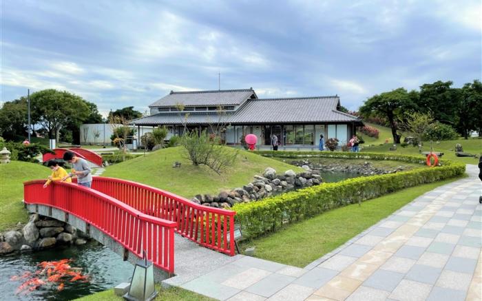 >宜蘭旅遊｜崙埤櫻花飛．綠舞日式園區．宜蘭餅發明館．舊城商圈美食一日｜大人囝仔