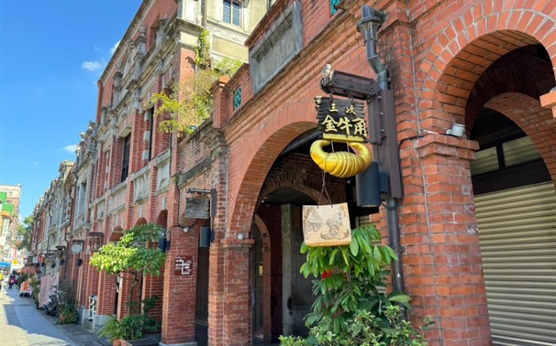 新北｜38女王節｜全新開幕八里福朋喜來登酒店.Mesh廚房自助百匯料理晚餐二日｜中部出發