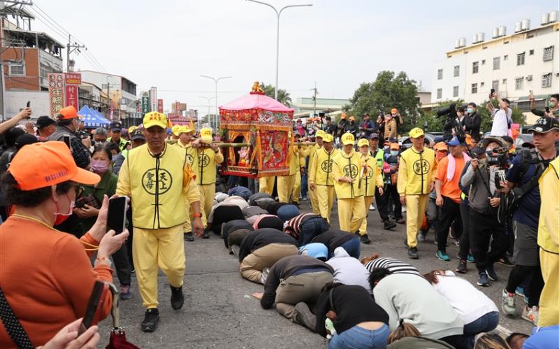 彰化｜第六天│瘋媽祖│白沙屯媽祖進香.粉紅超跑.入住福泰商務飯店二日｜高雄台南