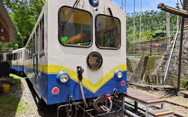 嘉義旅遊｜栩悅號.奮起湖➔竹崎｜森林導覽列車.奮起湖老街.雙主菜便當一日｜台中出發