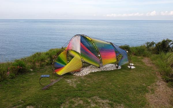 林淑鈴《山是凝結的浪.海是流動的光》