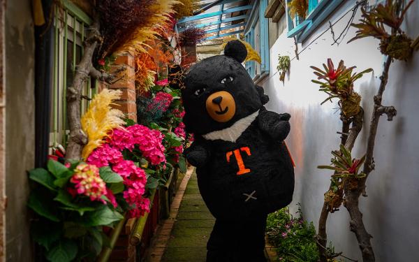 喔熊組長走訪南庄情人巷