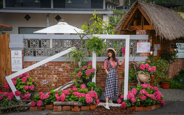 老屋六號咖啡參與花卉布置