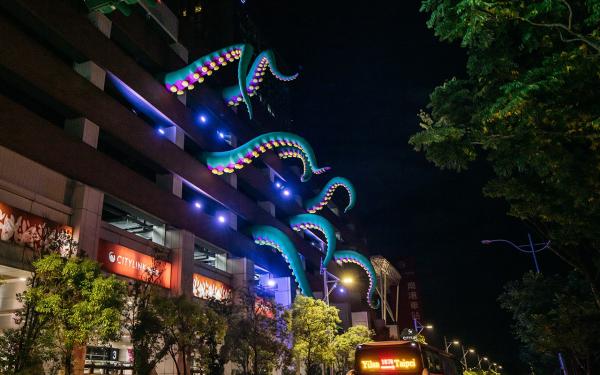 作品《章魚入侵 》／Filthy Luker
