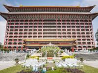 台北旅遊｜38女王節｜圓山西密道導覽.名陽匍休閒農莊賞花.松鶴餐廳自助餐二日｜中部出發