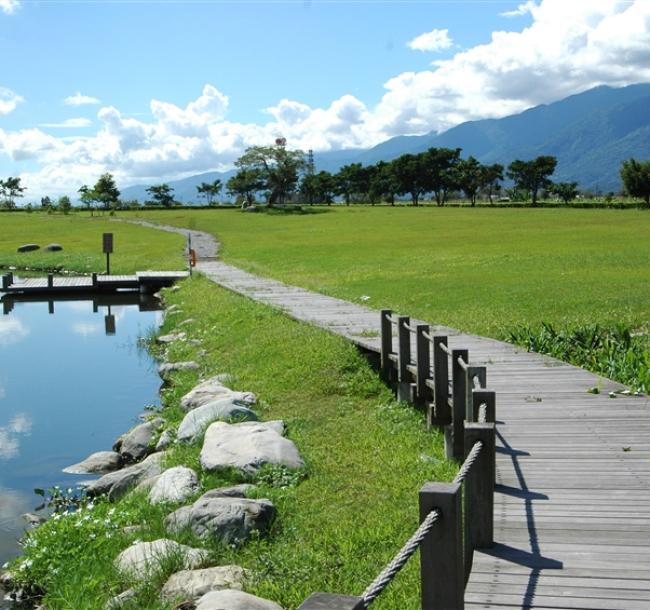 環島旅遊｜最高折300｜南迴海岸.多良車站.琵琶湖.大波池.客家菸樓.東大門夜市.山海百貨.漫遊花東三日｜台中出發