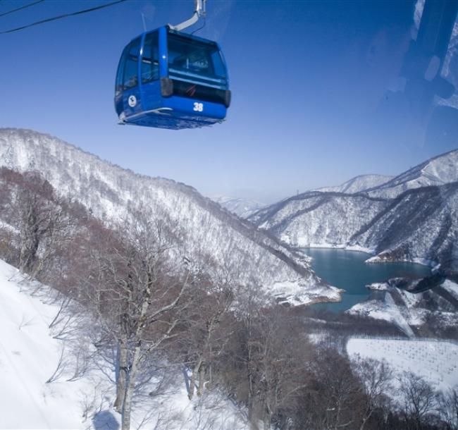 【主題旅遊】FUN_SKI滑雪趣－新潟苗場．神樂滑雪五日遊