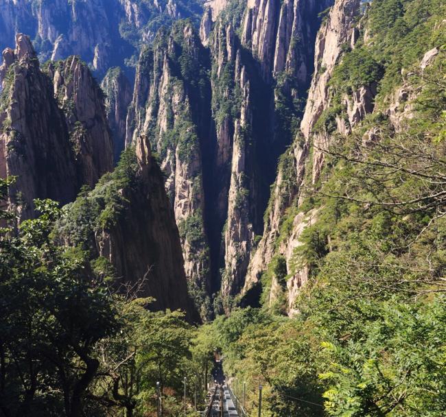 黃山旅遊│尊爵遊│深度黃山３晚、西海地軌纜車、梅峰千島湖、美食徽州８日遊｜三排椅、WiFi機、國際五星酒店