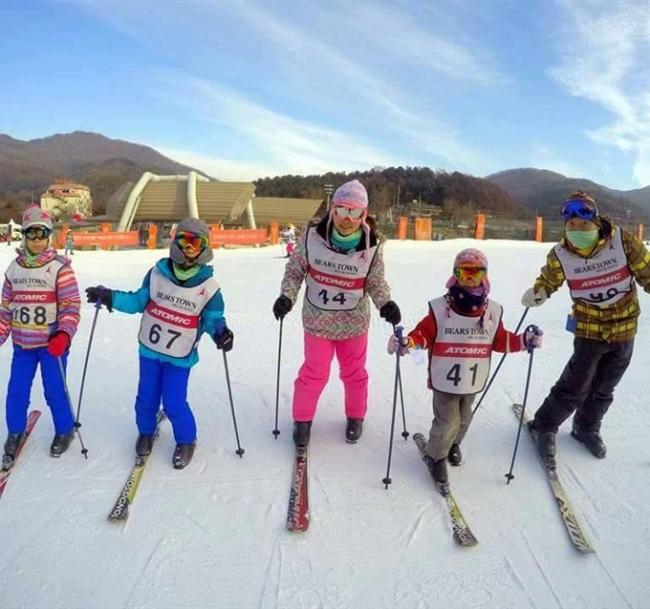 過年折3,000｜釜山｜新春團圓澎湃長腳蟹宴.冬季限定滑雪體驗.鮮採草莓.無敵海景汗蒸幕(一站購物彩妝)五日