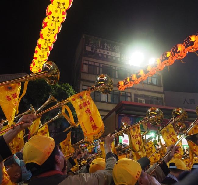 第三天│大甲媽祖遶境.新港奉天宮.景觀足浴下午茶2日│瘋媽祖