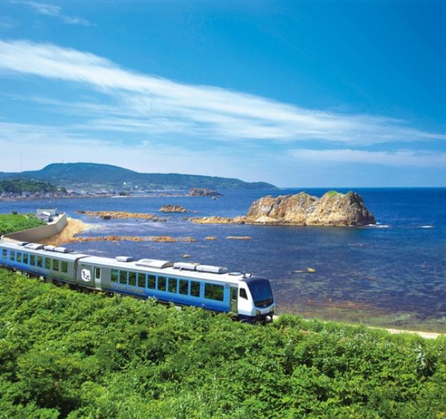 輕奢行│東北北海道四鐵道│秘境溫泉．JR五能線海岸列車．跨海青森函館新幹線．白神山地青池．百萬夜景函館7日