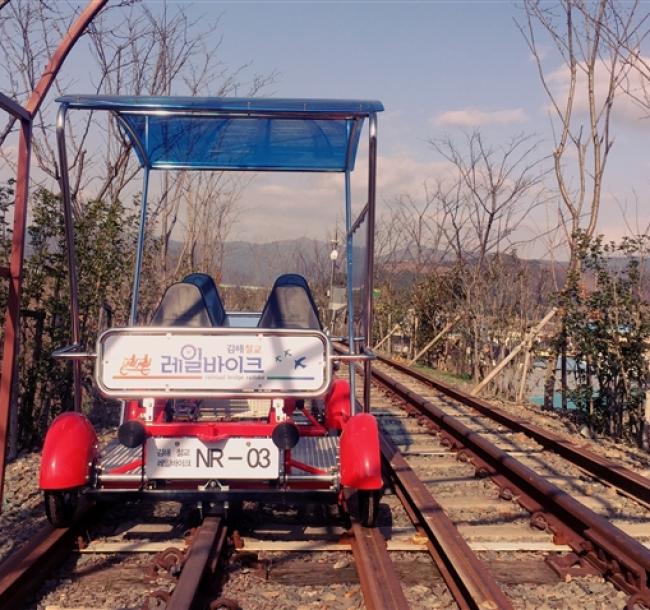 釜山旅遊｜精彩刺激斜坡滑車.趣味樂天探索樂園.美景天空膠囊列車.悠閒愜意鐵道自行車四日(一站購物彩妝)