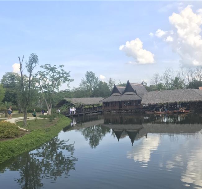 泰國｜粉紅三頭象神、金色大佛虎穴寺、桂河天空步道、茉莉之城、網紅雨林風咖啡廳5日｜兩人成行