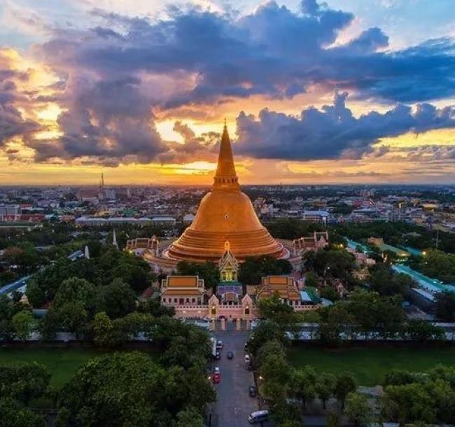 泰國旅遊│佛統納薩塔藝術燈光節,全新奢麗白號遊湄南河,水上泡泡咖啡廳,必訪鄭王廟,華欣散策五日