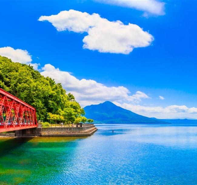 北海道旅遊｜洞爺湖花火大會.支笏湖玻璃底船.函館纜車.金森倉庫.企鵝遊行.三大蟹溫泉美食五日｜保住兩晚溫泉