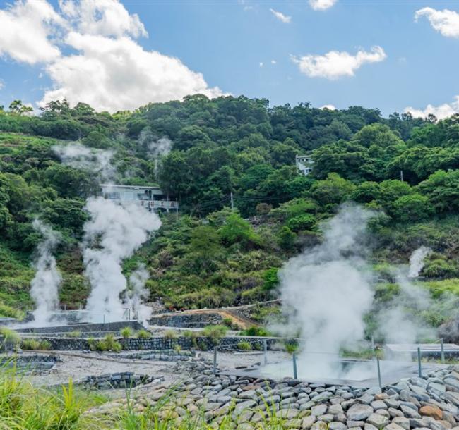 38女王節｜新北旅遊｜烏來台車、烏來瀑布、硫磺谷遊憩區、五星板橋凱撒二日遊｜高雄台南出發