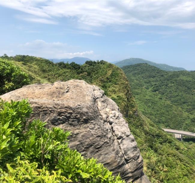 基隆旅遊｜4/4連假享平日價｜贈人氣芋泥球！最新地標基隆塔.老鷹岩步道.仁愛市場大啖美食1日｜大人囝仔