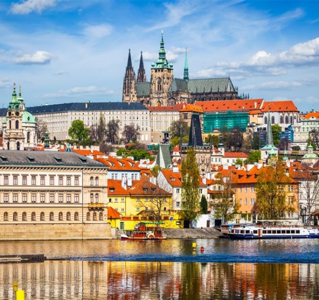 經典五星奧捷,音樂之都維也納,千塔之城布拉格,薩爾茨堡,童話小鎮庫倫諾夫,絕美湖景哈修塔特,鹽礦探險10日