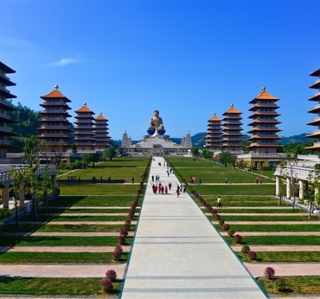 高雄旅遊｜佛陀紀念館.彌陀漁港海岸光廊.安平老街.台江水上屋二日｜大人囝仔