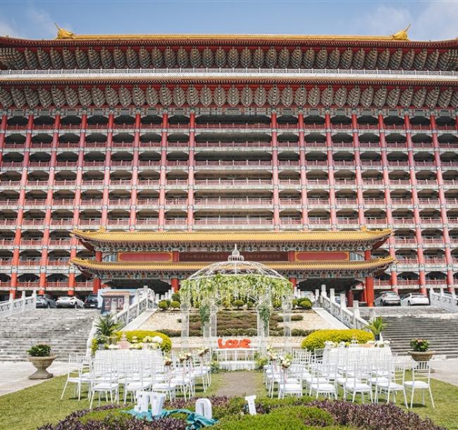 台北旅遊｜38女王節｜圓山西密道導覽.名陽匍休閒農莊賞花.松鶴餐廳自助餐二日｜中部出發