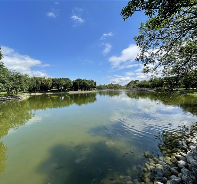 台東．大人囝仔｜鐵馬遊關山親水公園、旅人驛站文青鐵花村二日｜台南高雄出發