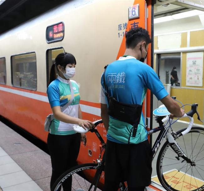 鐵人三項｜台東玩賽樂園｜2024LAVATRI兩鐵列車加住宿三日