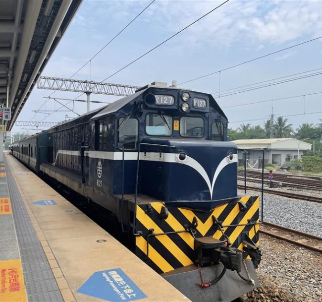 台東．鐵道旅遊台鐵兩人成行｜微笑藍皮解憂號觀光列車．東海岸風光、鹿野鐵馬遊二日｜高雄出發