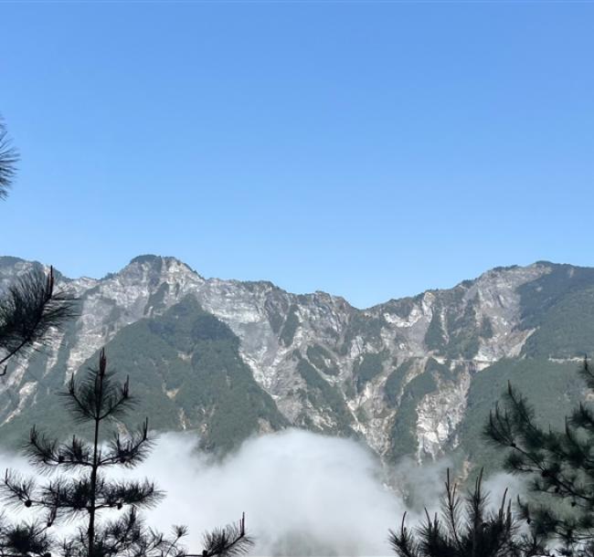 台東南橫｜【藍皮解憂號】南橫美景.六口溫泉.埡口大關山.旅人驛站精選2日｜高雄出發｜四人成行（９人商務車）