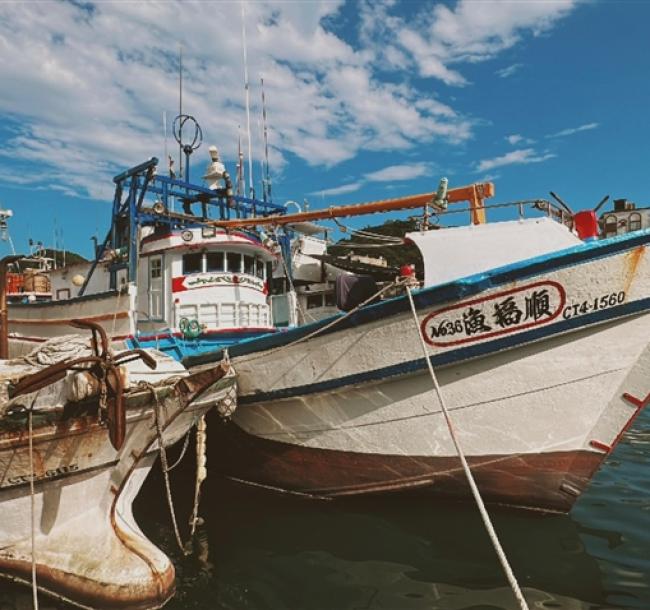 買一送一｜台中旅遊｜台中最大觀光魚港~梧棲漁港海鮮小吃大採買.港區藝術中心.大甲鎮瀾宮.在地伴手禮一日