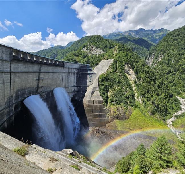 【經典北陸旅遊】立山黑部避暑～雙百選溫泉.名古屋萬怡｜黑部峽谷小火車.上高地健行.合掌村.兼六園.高山古街五日｜四晚保住