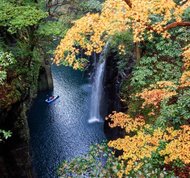 緯來前進九州|漫步楓紅由布院‧壯觀峽谷紅葉秘境~高千穗‧阿蘇早晨熱氣球‧萌熊電車‧秘境高千穗遊船‧由布院漫遊‧在地美食5