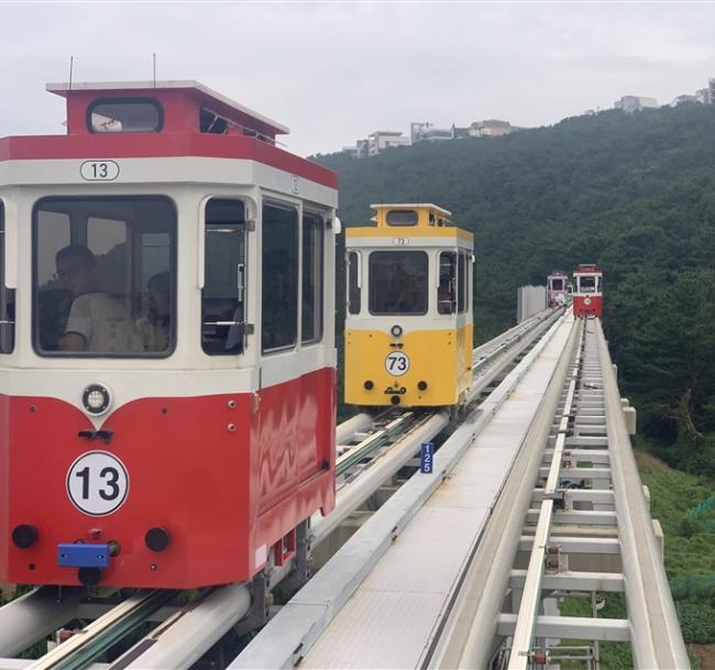 冬遊釜山｜室外滑雪體驗．樂天探索樂園．季節限定採果樂．天空膠囊列車．金庫咖啡廳．韓式汗蒸幕體驗(一站購物彩妝)五日｜高雄