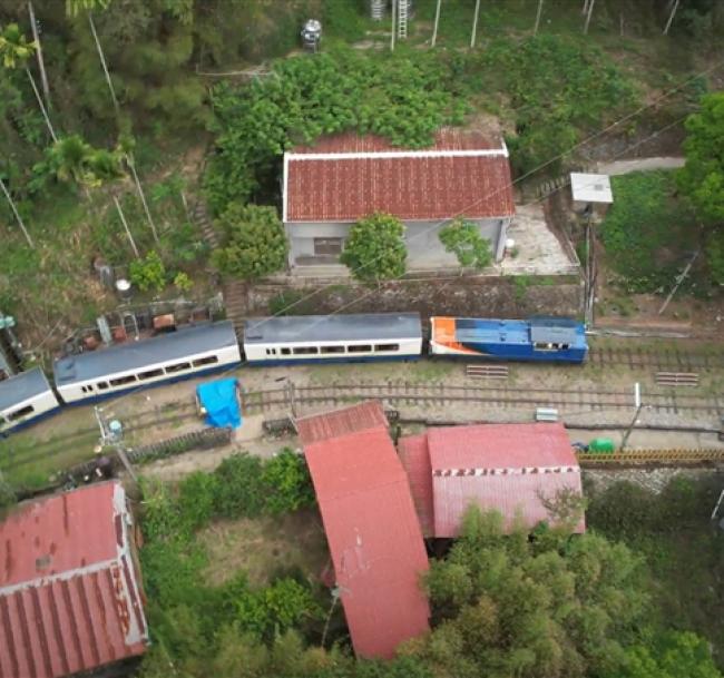 西部環島｜6人成行.精緻小車遊.阿里山林鐵栩悅號.得恩亞納台版合掌村.日月潭遊湖.新中橫3日