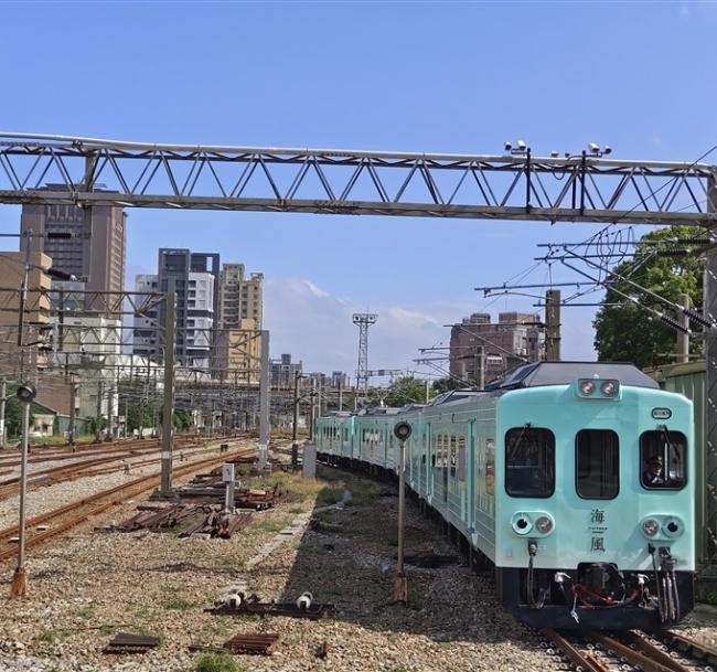 金蛇賀歲│南投旅遊｜夢幻觀光列車海風號.潭情說愛~日月潭遊湖.牛耳町鳥居.湖景下午茶.列車浪漫甜點二日