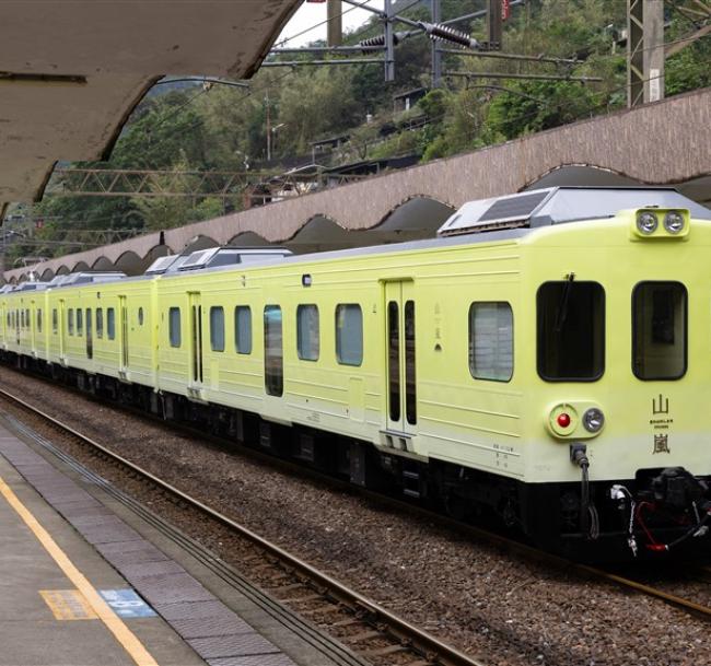 花蓮旅遊｜夢幻馬卡龍列車-山嵐號｜南澳神秘海灣步道.煙波花蓮太魯閣＆在地食材豪饗套餐二日｜巴士去火車回｜台中出發