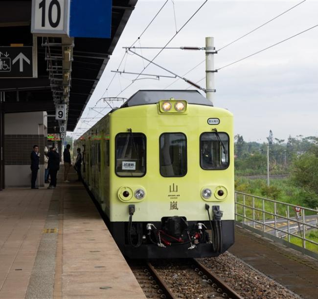 花蓮｜雙列車之夢幻觀光列車山嵐號XEMU3000美學列車X回程華信二日｜高雄出發