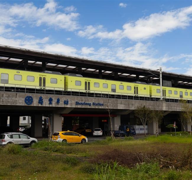 花蓮｜雙列車之夢幻觀光列車山嵐號XEMU3000美學列車來回二日｜高雄出發(台南需加價)