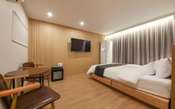 Gwangju Chungjangro Divine Hotel