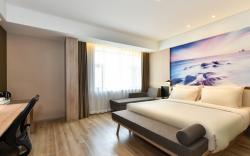 Atour Hotel Dalian Development Zone Jinma Road