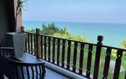 KUANTAN TEMBELING CONDOMINIUM SEAFRONT 3 BEDROOMS