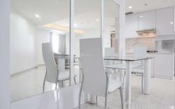 Spacious 3BR Green Central City Glodok By Travelio