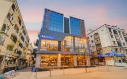 FabHotel SSR Fern Suites - 100M from GSM Mall Madeenaguda