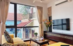 High-ser Apt w Niceview, Parking, 2BR incenter