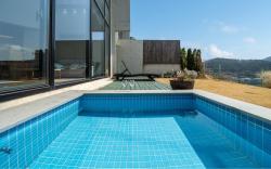 Geojedo Raonhiljo pollvilla Pension