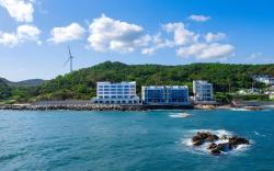 Gyeongju Shop N Flat Pool Villa Pension