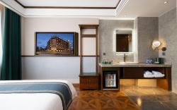 Nostalgia S Hotel (Shanghai Railway Station and Suzhou Creek)