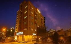 I-check Hyunjin Hotel